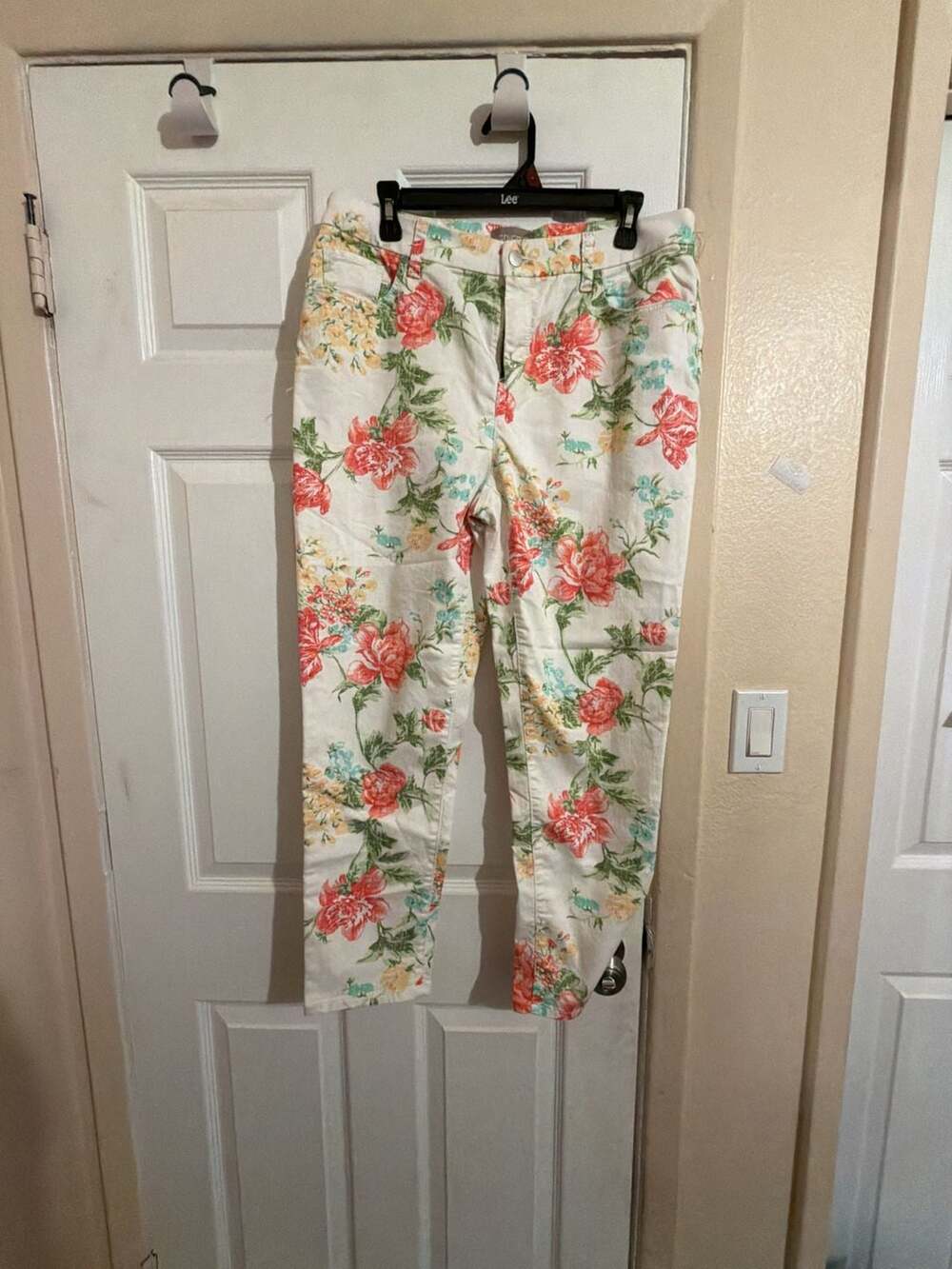 Chico's White Floral Print Tapered Leg Pants